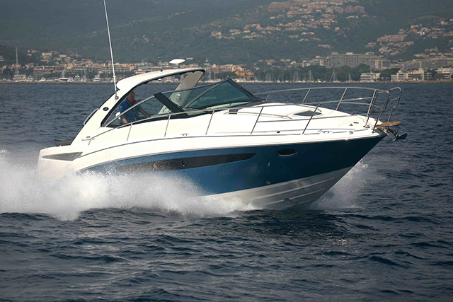 A Guide to Choosing the Right Powerboat for Your Needs